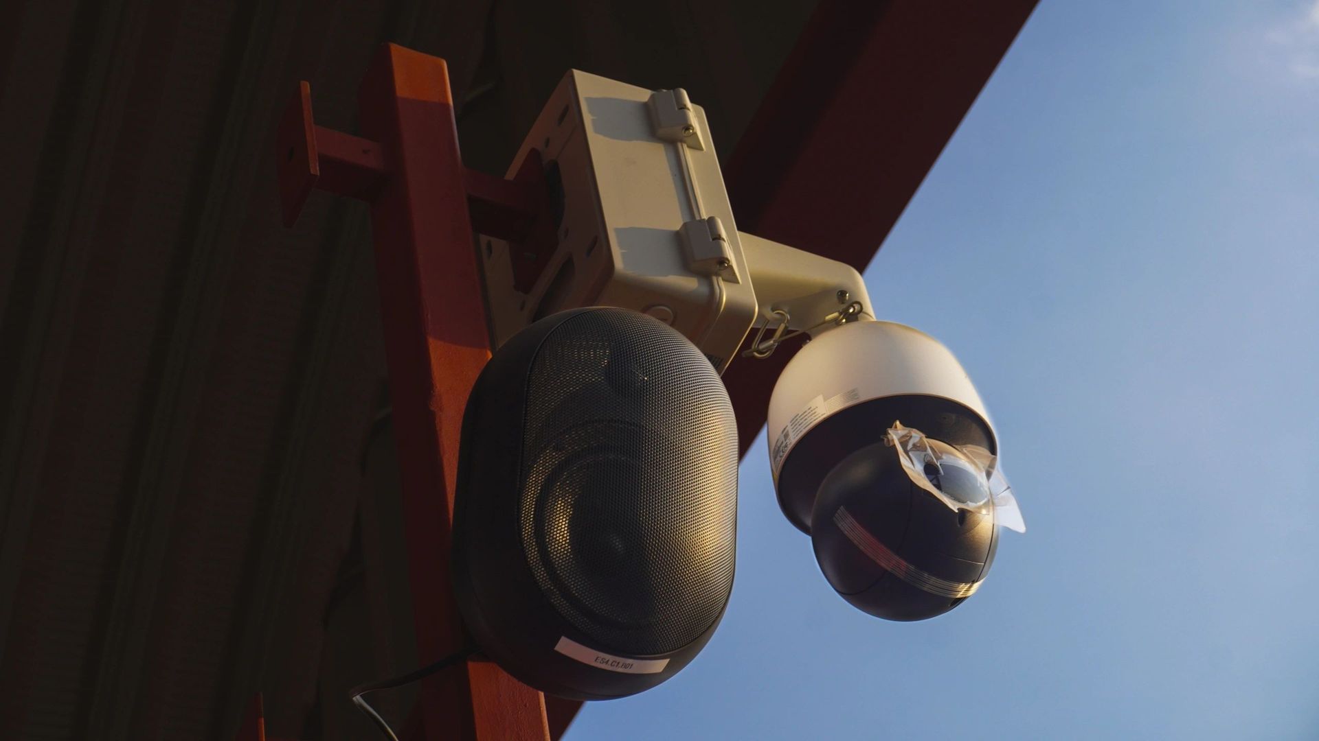 Bocina y cámara cctv